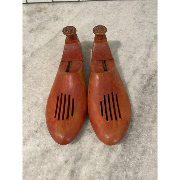 Florsheim Other - Vintage Floresheim Wooden Shoe Tree Form Adjustable Ventilated Monogram Crest